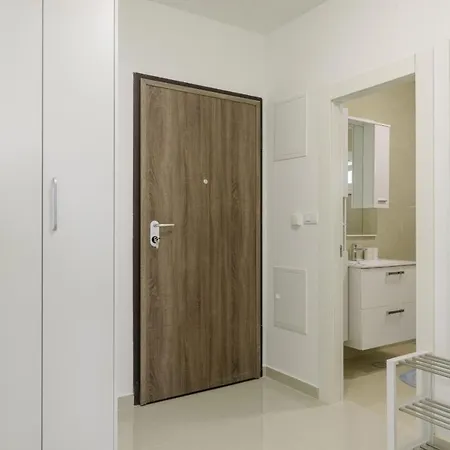Apartment S-7 *